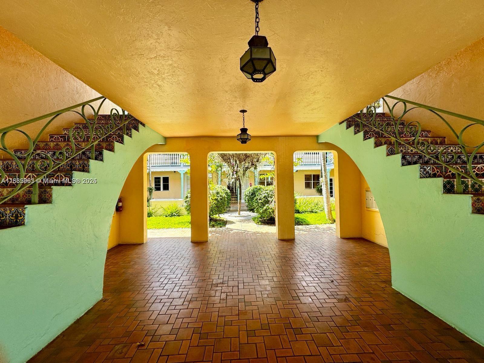 Property Photo: 736 13th St 104 FL 33139