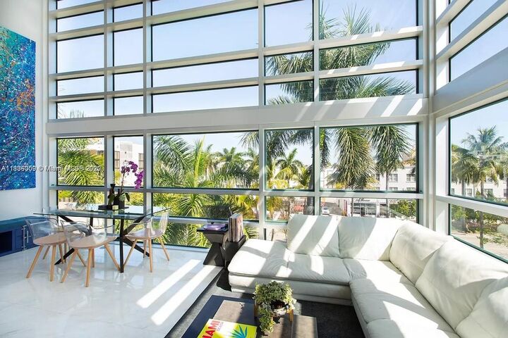 Property Photo: 421 Meridian Ave 15 FL 33139