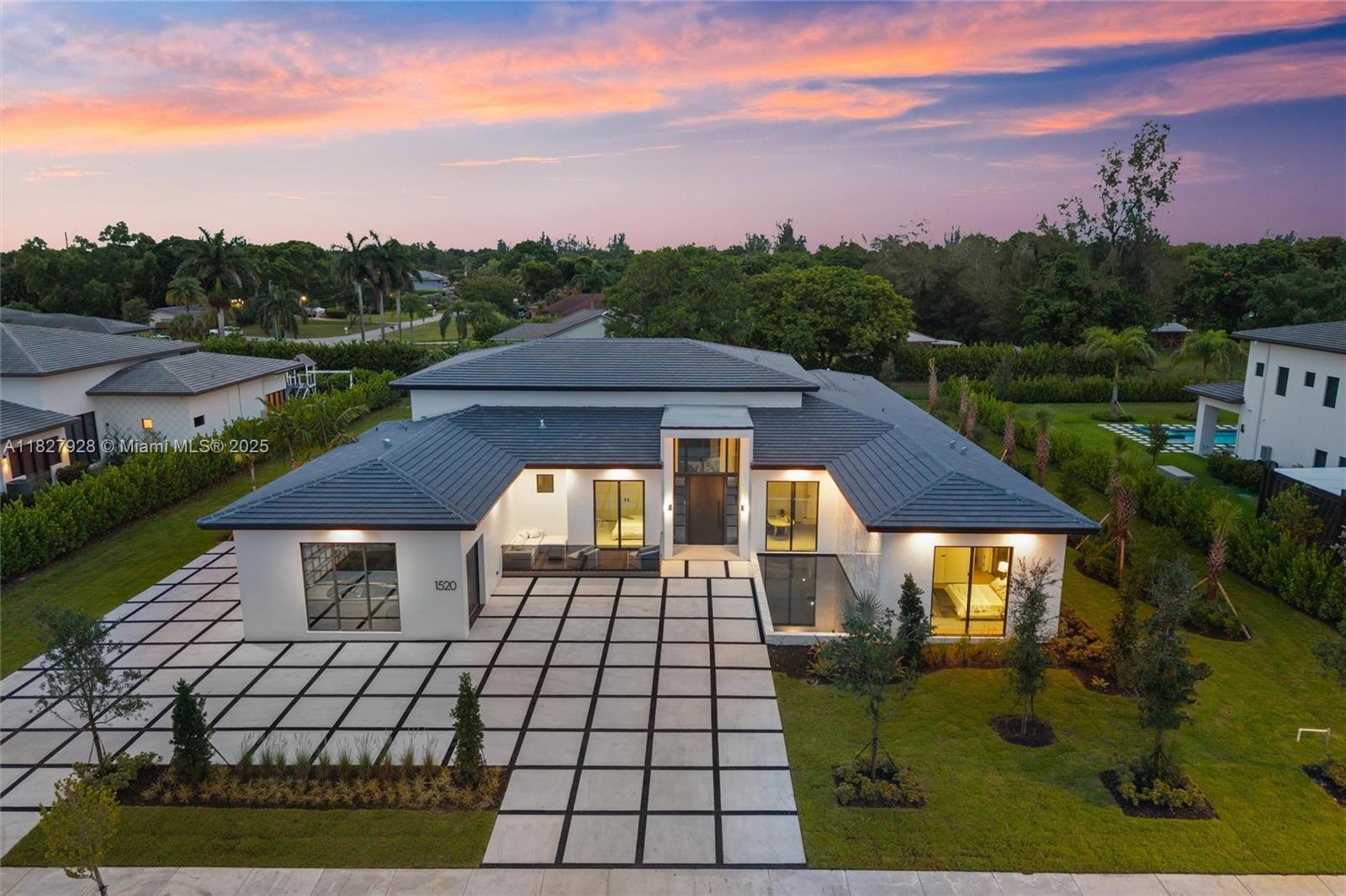Property Photo: 1520 SW 149th Ter FL 33326