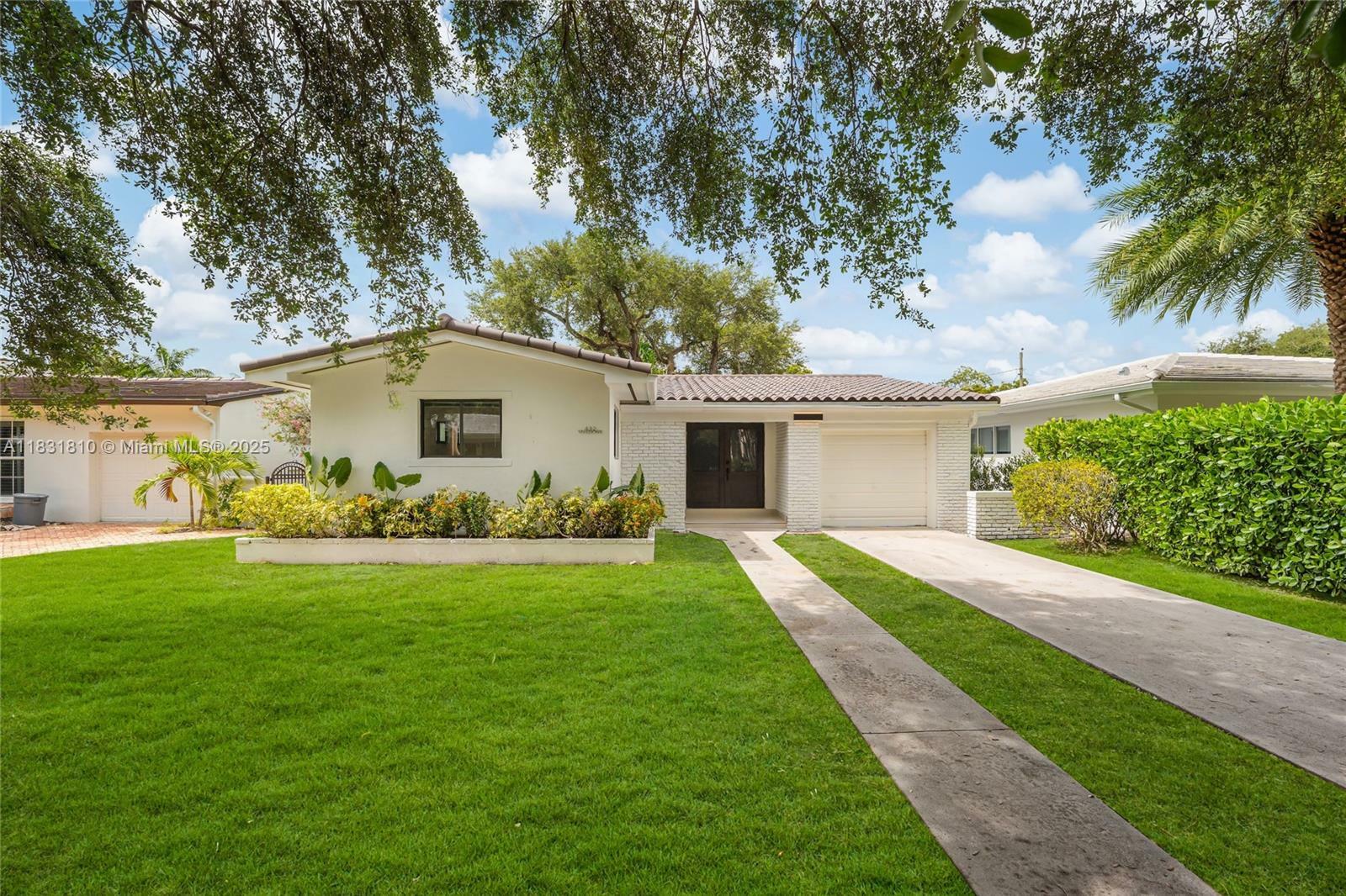 Property Photo: 432 Sevilla Ave FL 33134