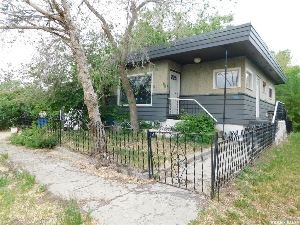 Property Photo: 1004 2nd Street N SK S0H 3R1