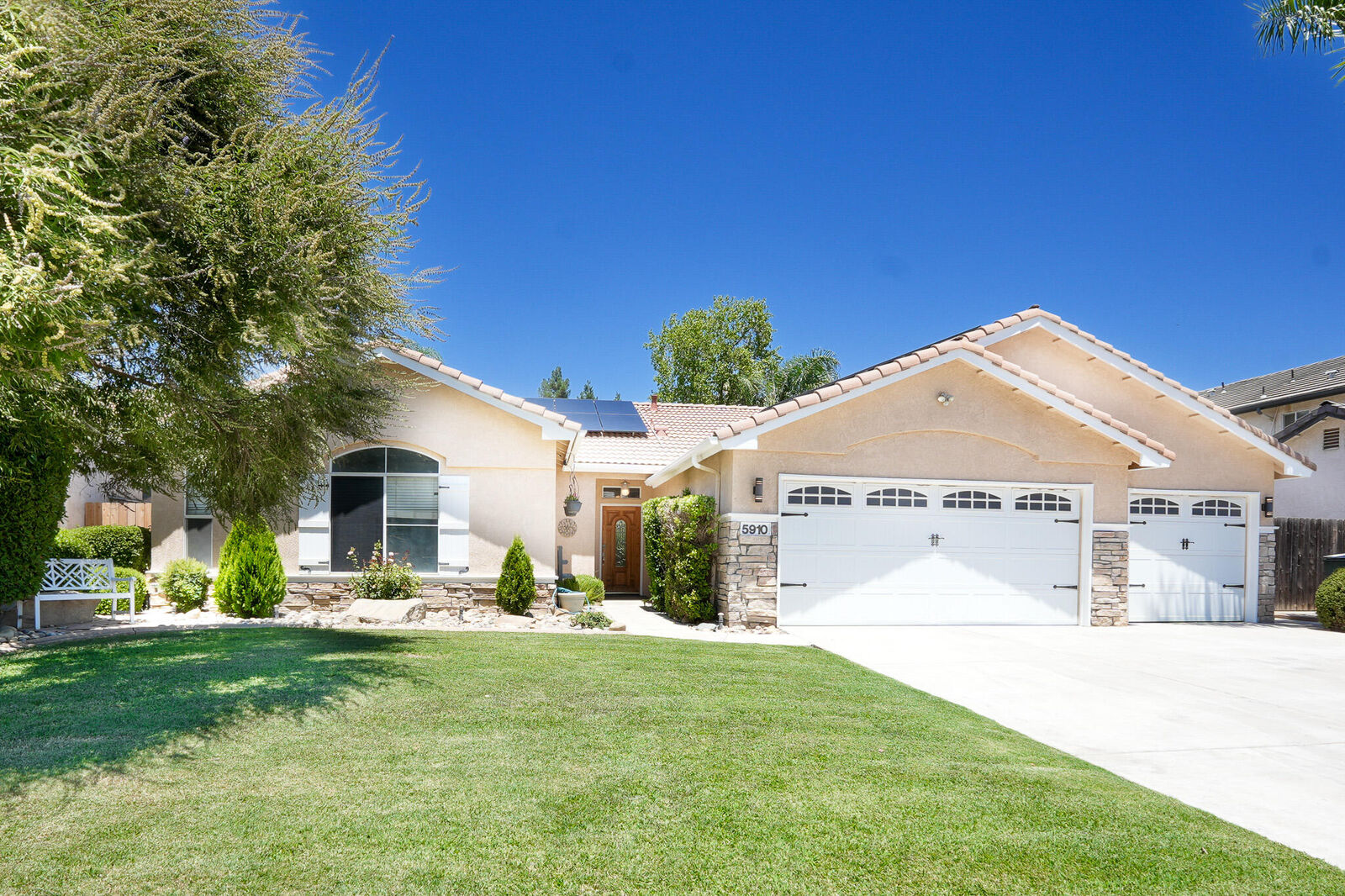 Property Photo: 5910 W Monte Verde Avenue CA 93277