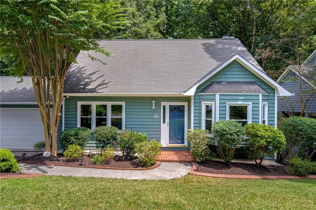 Property Photo: 33 Carrisbrooke Lane NC 27104