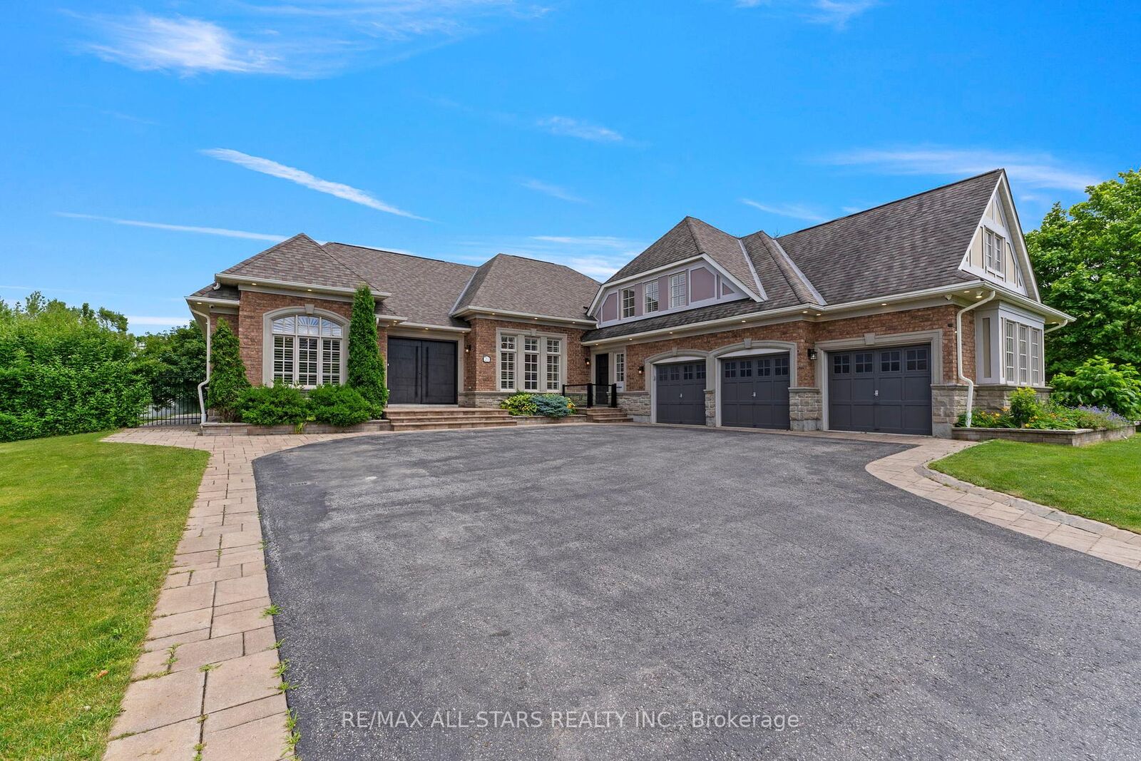 Property Photo:  21 Country Club Crescent  ON L9P 0B8