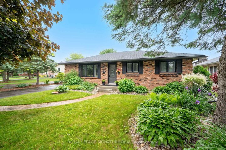 Property Photo:  3 Kamps Crescent  ON N4G 5H8 
