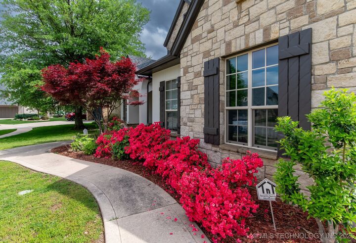 Property Photo:  6009 W Utica Circle  OK 74011 