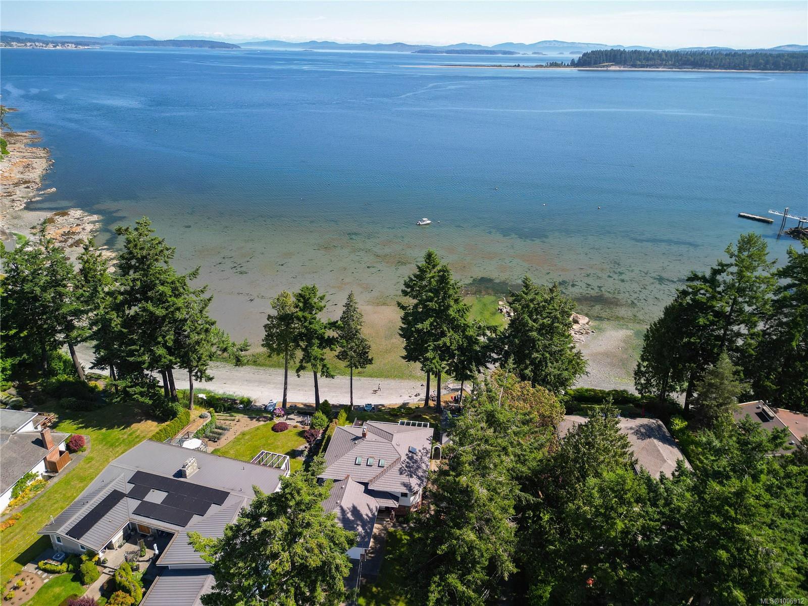 Photo de la propriété:  8001 Arthur Dr  BC V8M 1V4 
