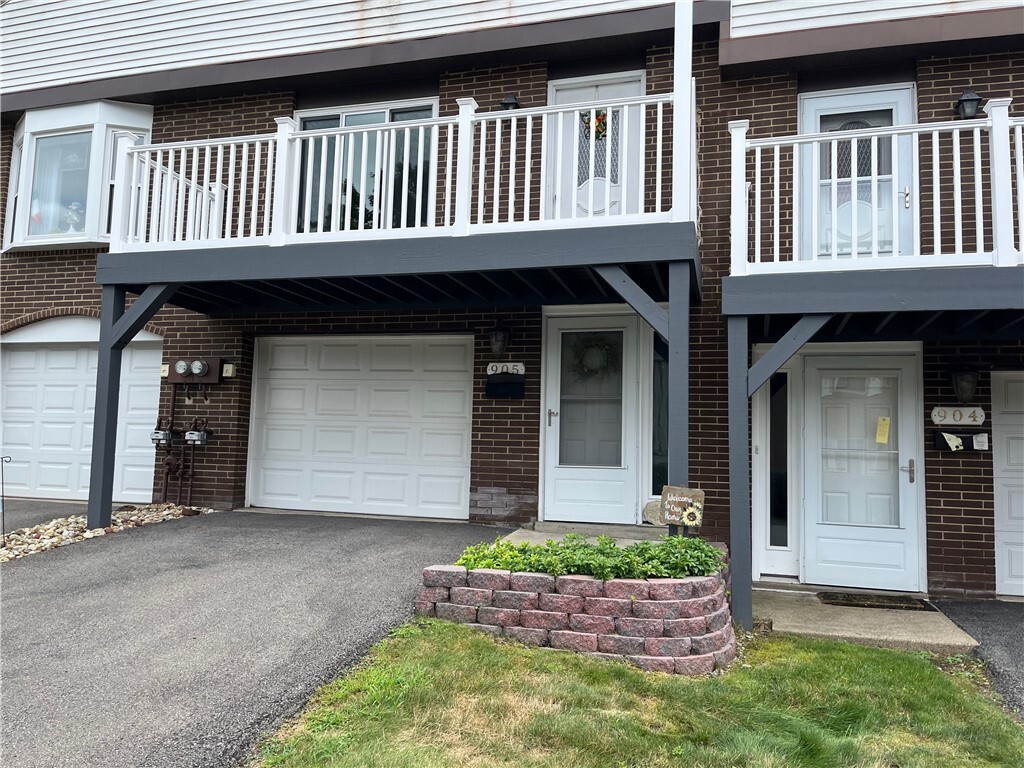 Property Photo: 905 Camelot Dr. PA 15237