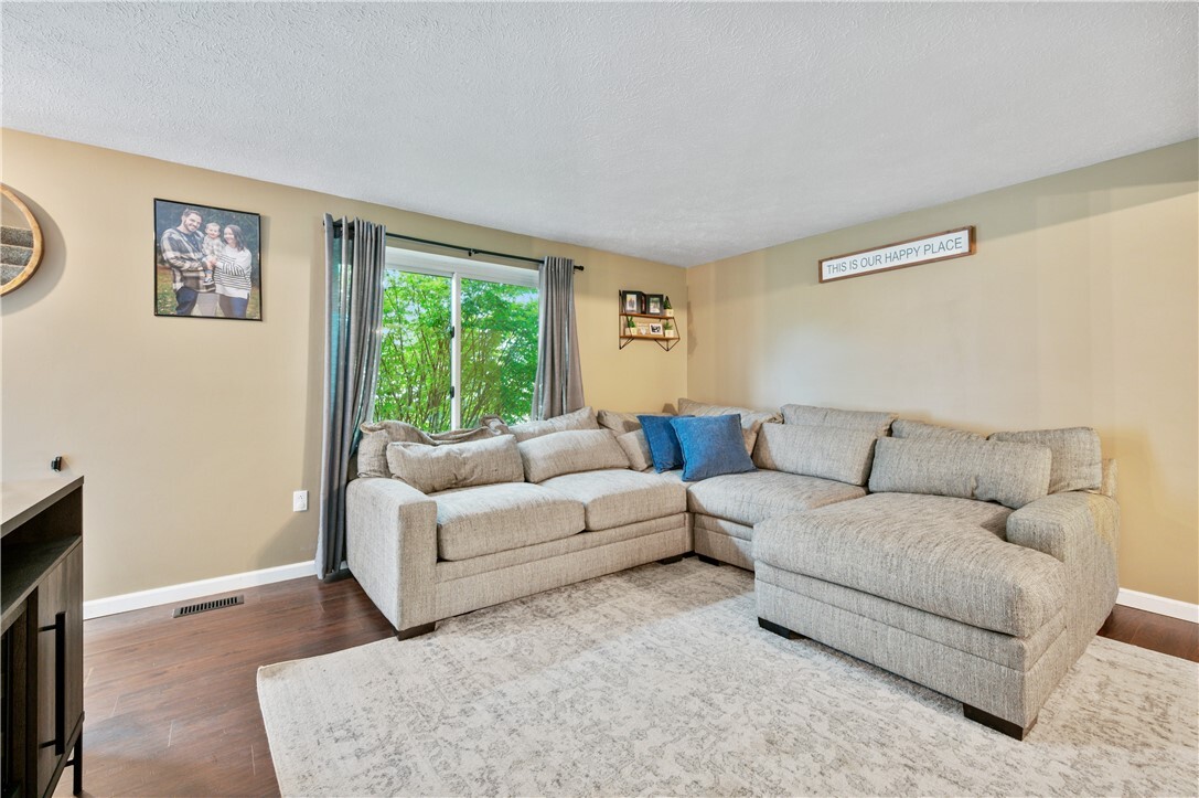 Property Photo: 160 Walden Way PA 15126