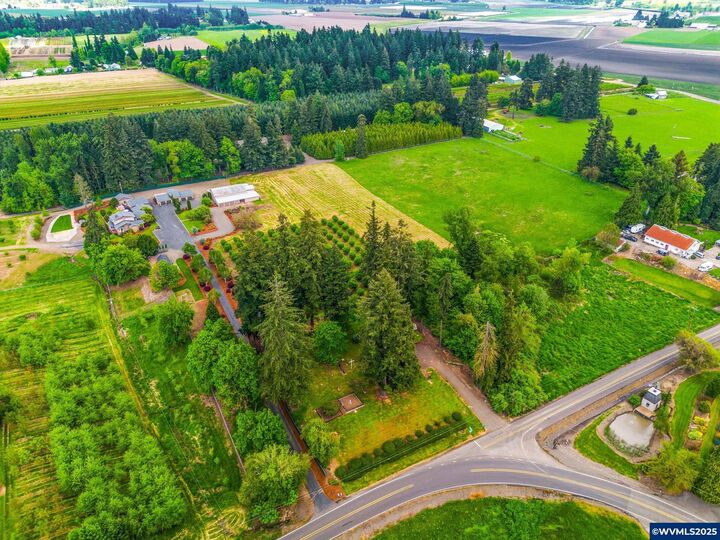 Property Photo: 6421 Brooklake Rd OR 97305