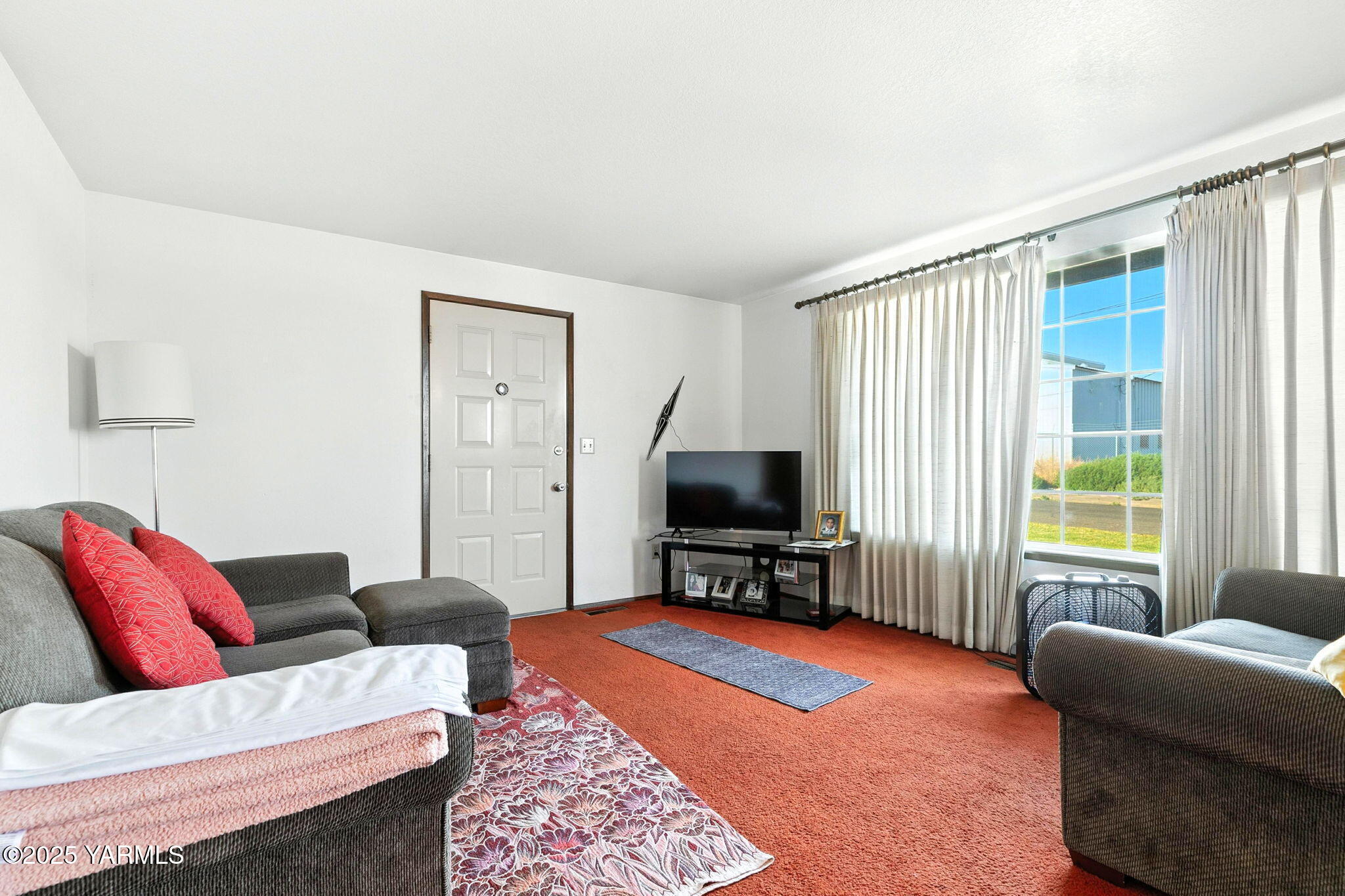 Property Photo:  1112 S 38th Ave A &Amp B  WA 98902 