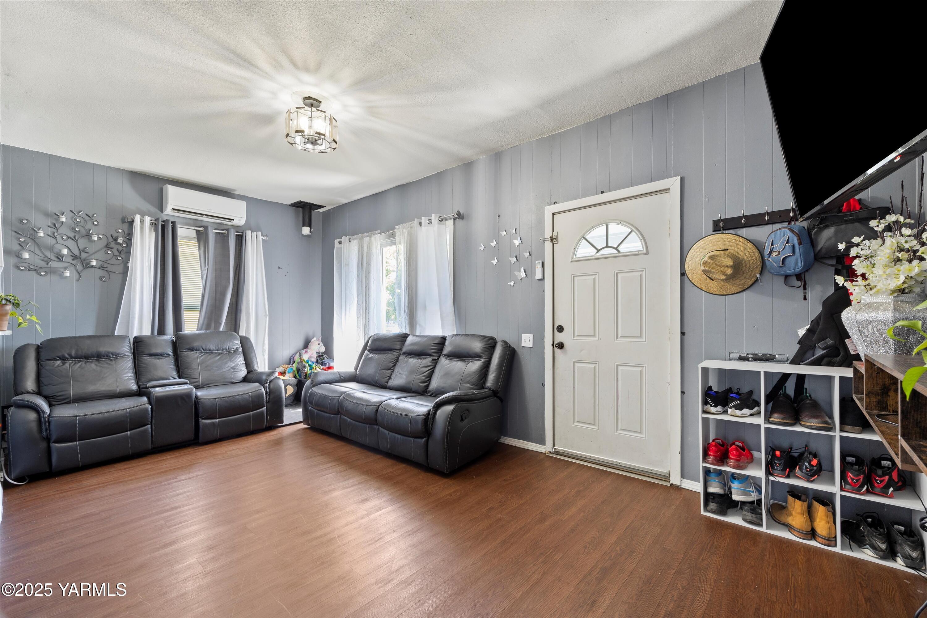 Property Photo: 708 S 8th St WA 98901