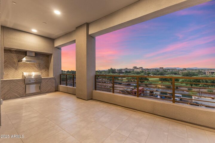 Property Photo:  5250 E Deer Valley Drive 439  AZ 85054 