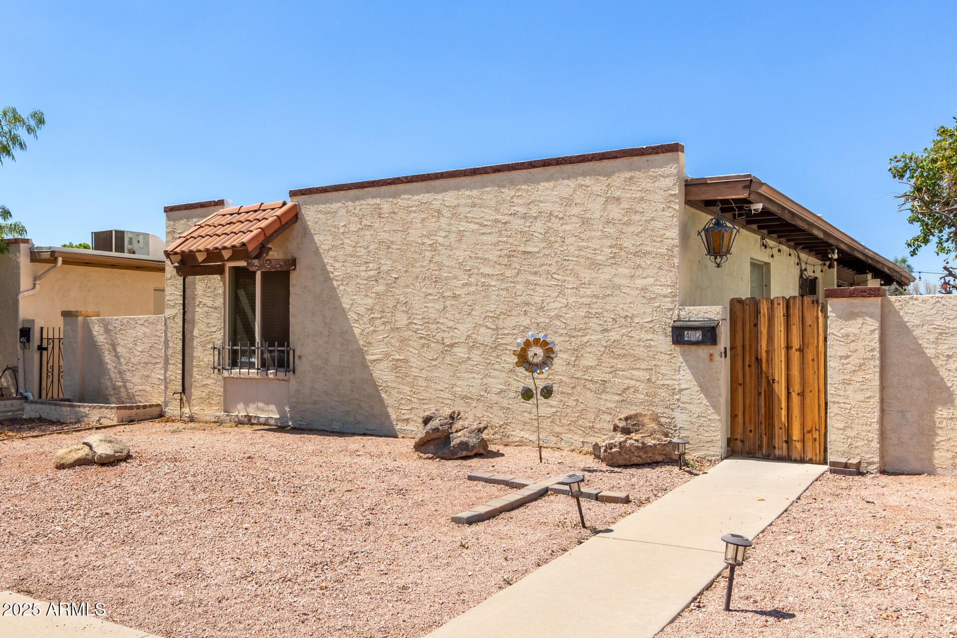 Property Photo:  402 W Manhatton Drive  AZ 85282 