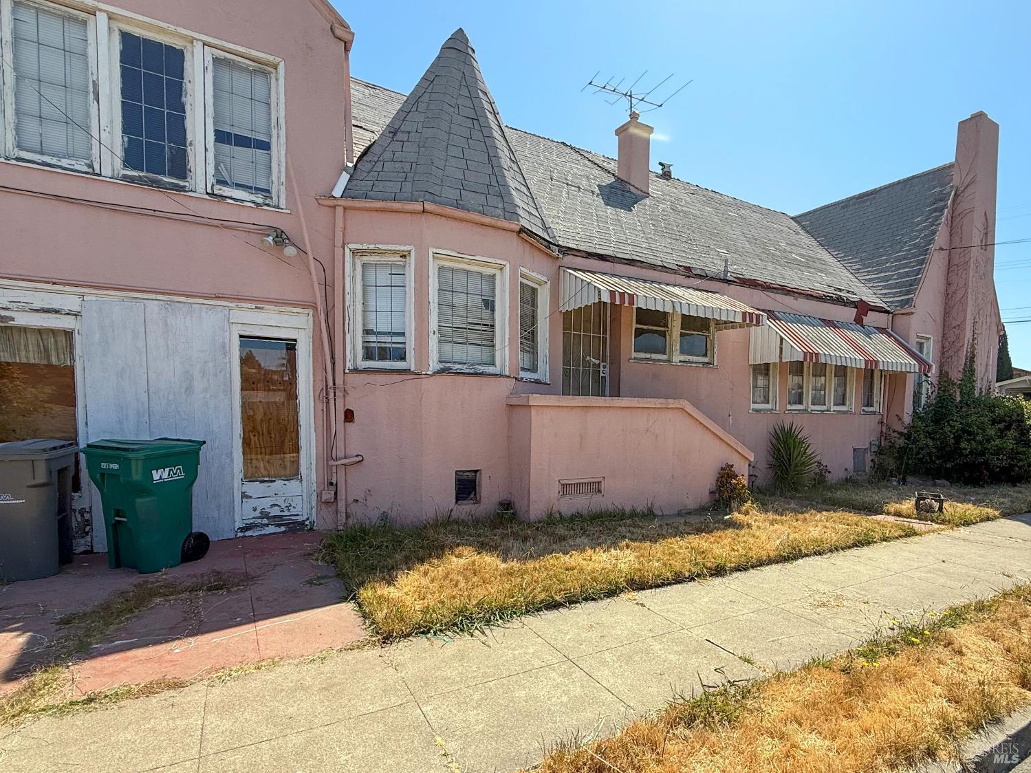 Property Photo:  2901 Seminary Avenue  CA 94605 