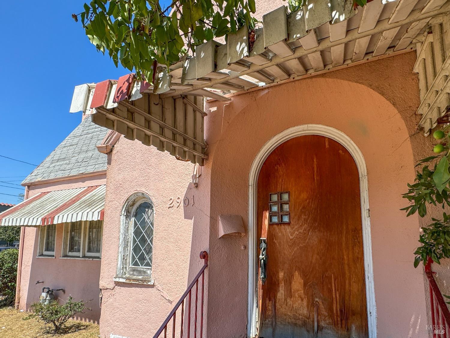 Property Photo:  2901 Seminary Avenue  CA 94605 