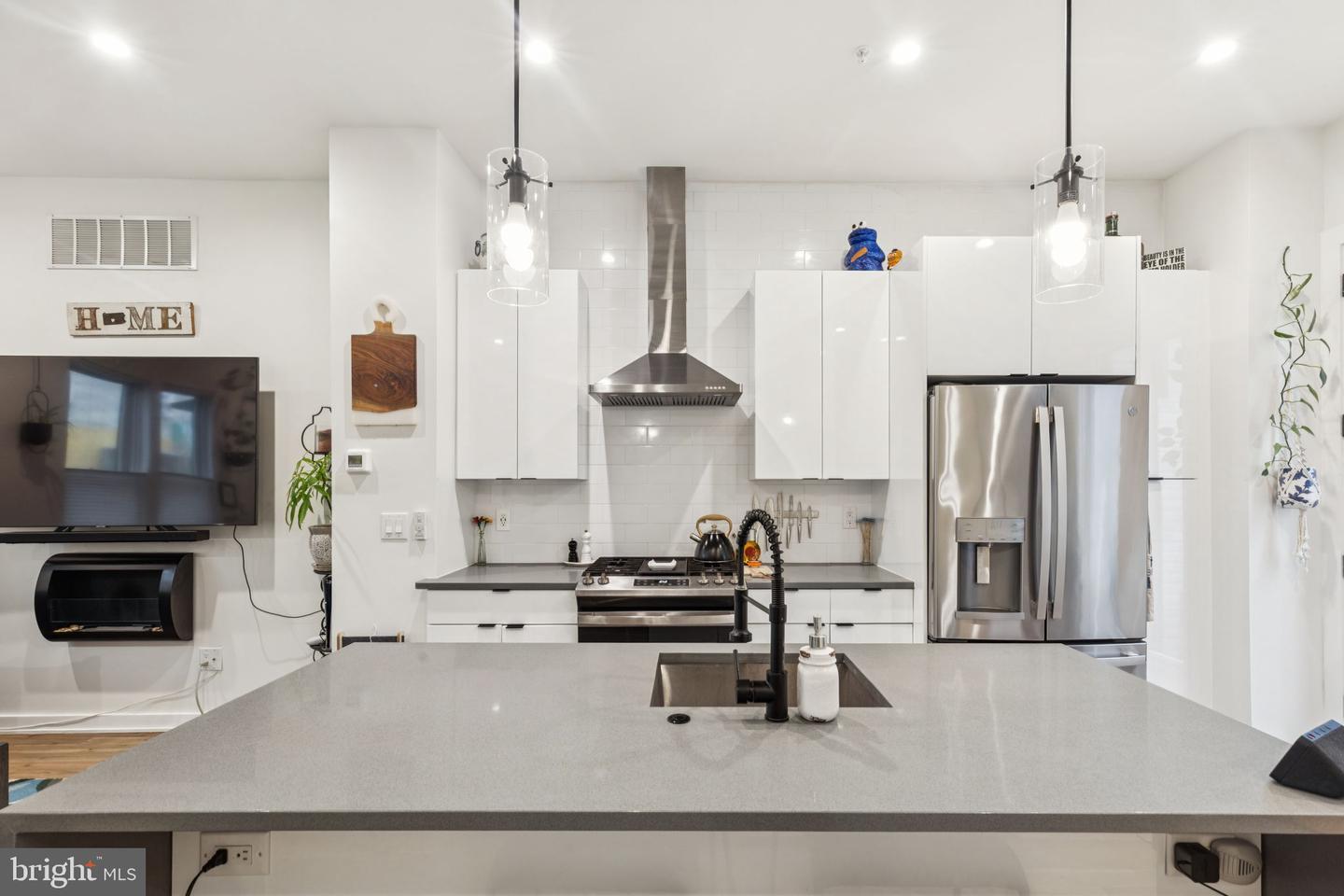 Property Photo: 1341 S Hicks Street PA 19146