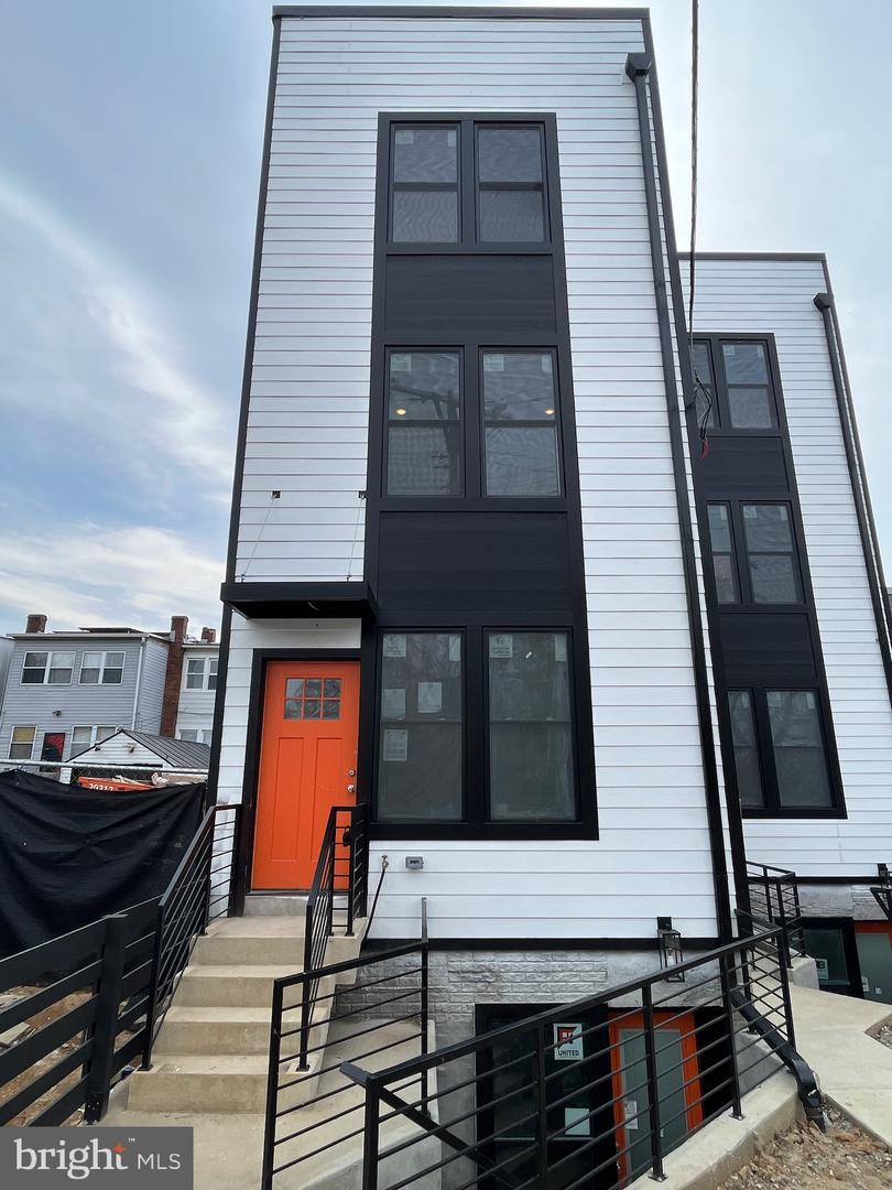 Property Photo: 2333 Fairlawn Avenue SE 2 DC 20020