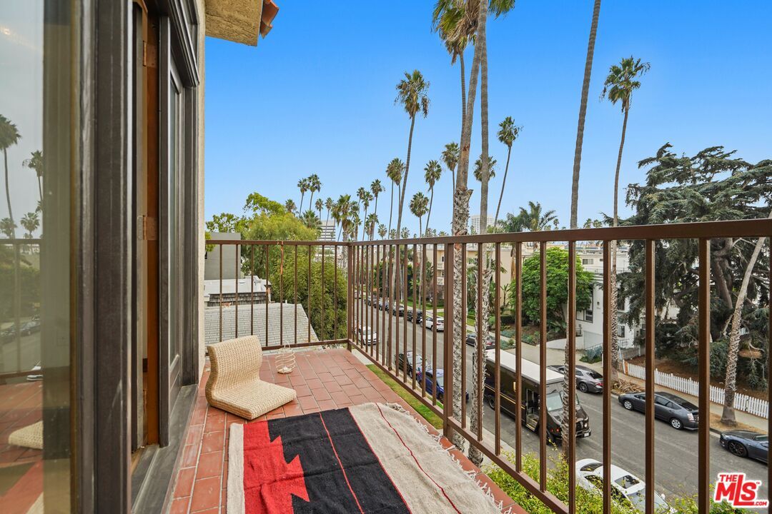Property Photo: 911 5th St CA 90403