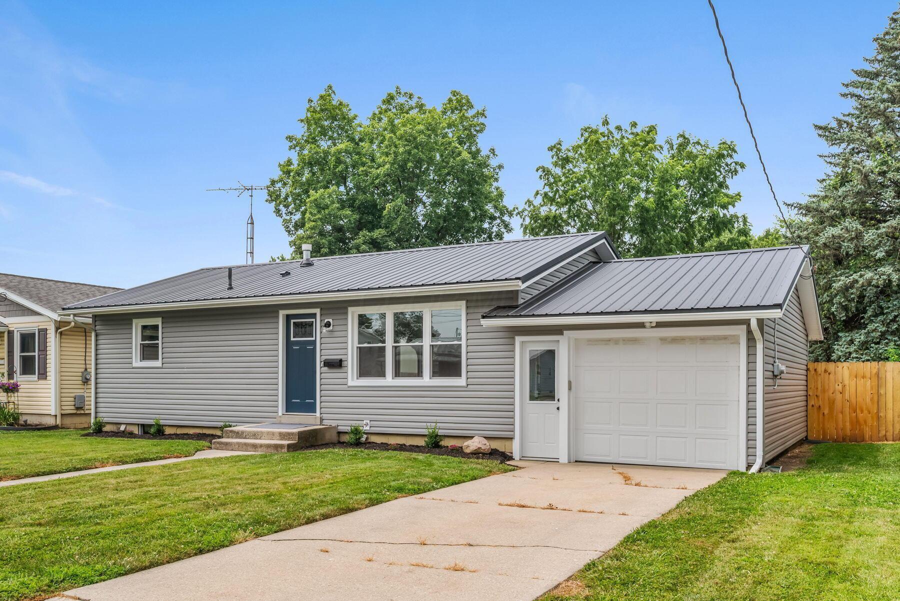 Property Photo: 383 Brentwood Drive OH 43302