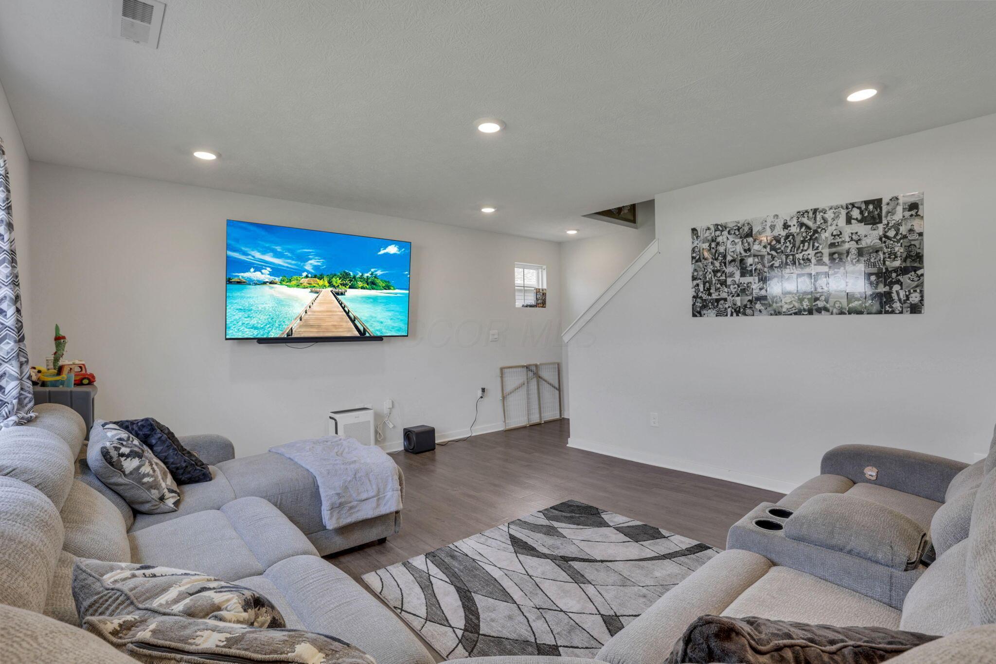 Property Photo: 2155 Pentress Drive OH 43123