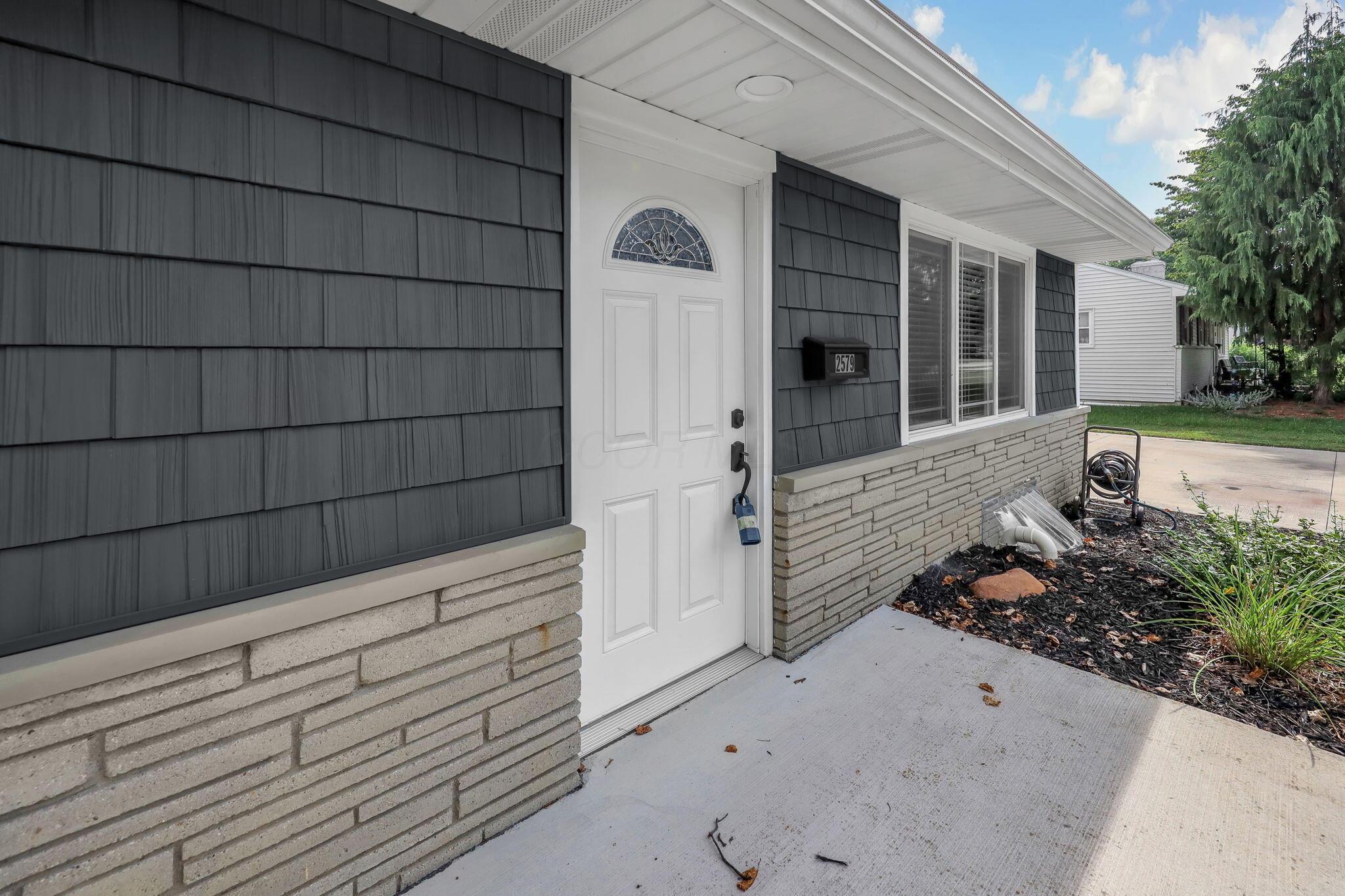 Property Photo: 2579 Wickliffe Road OH 43221