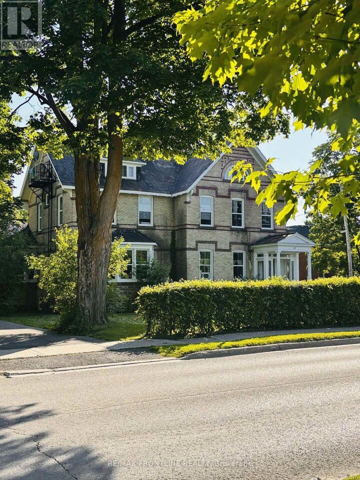 38 Drummond Street West — photo 1
