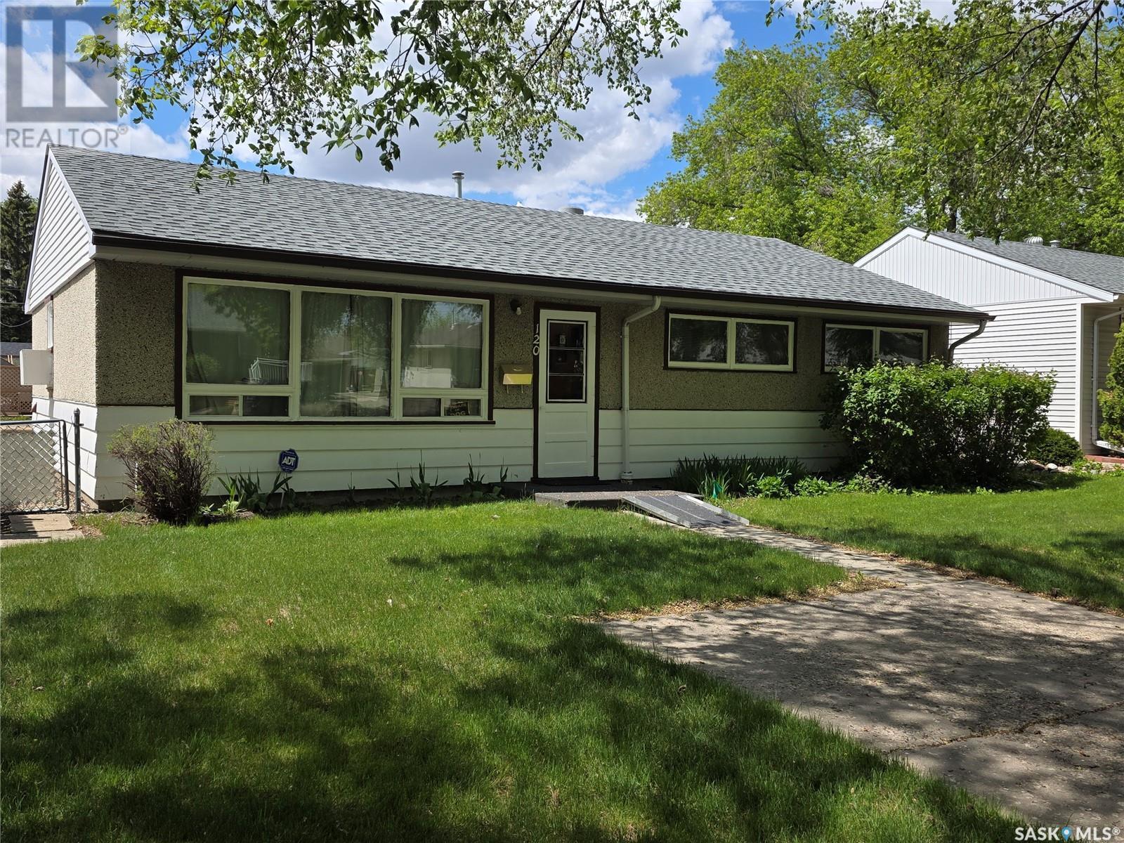 Photo de la propriété: 120 Rae Street SK S4R 3L6