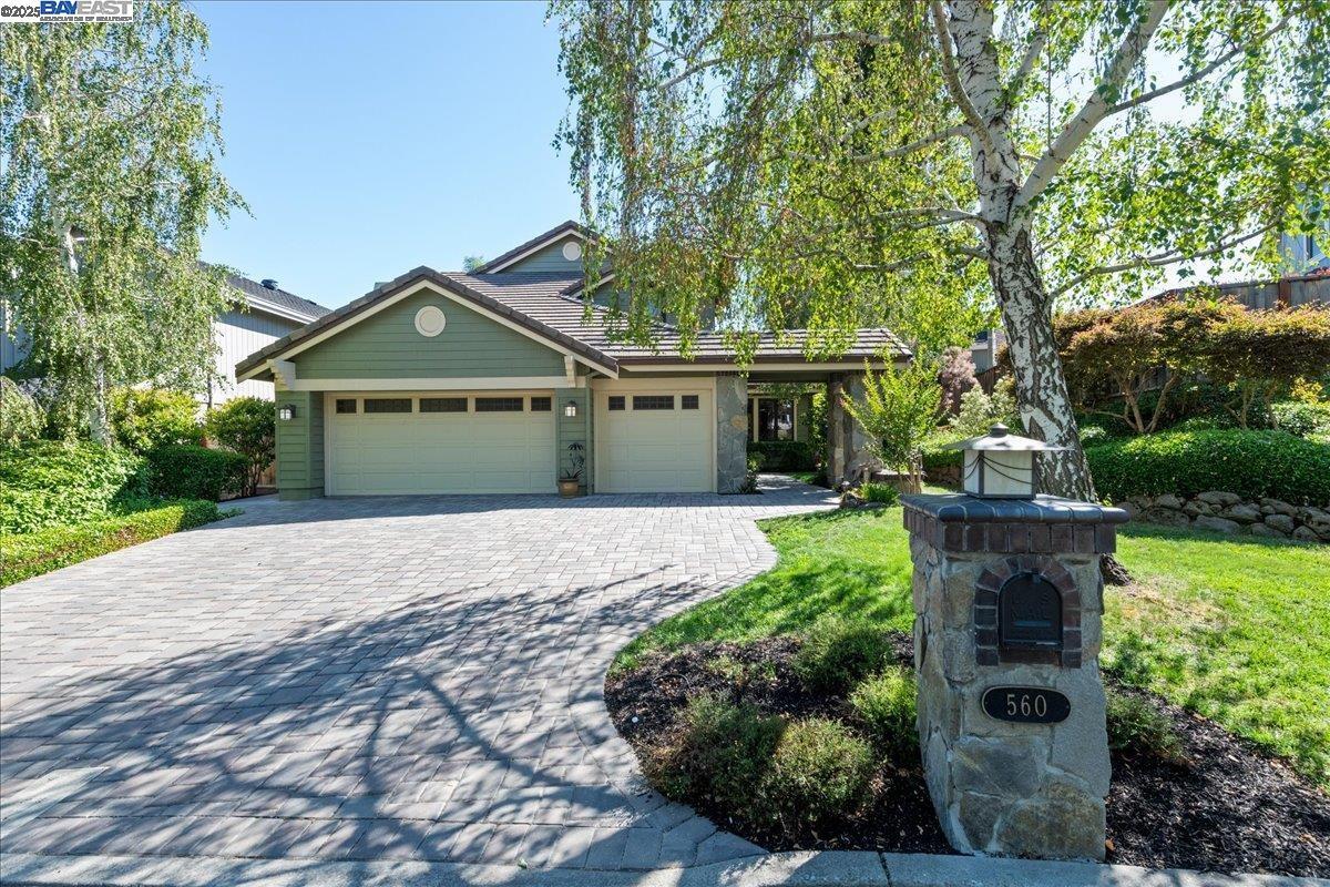 Property Photo: 560 Buttonwood Dr CA 94506