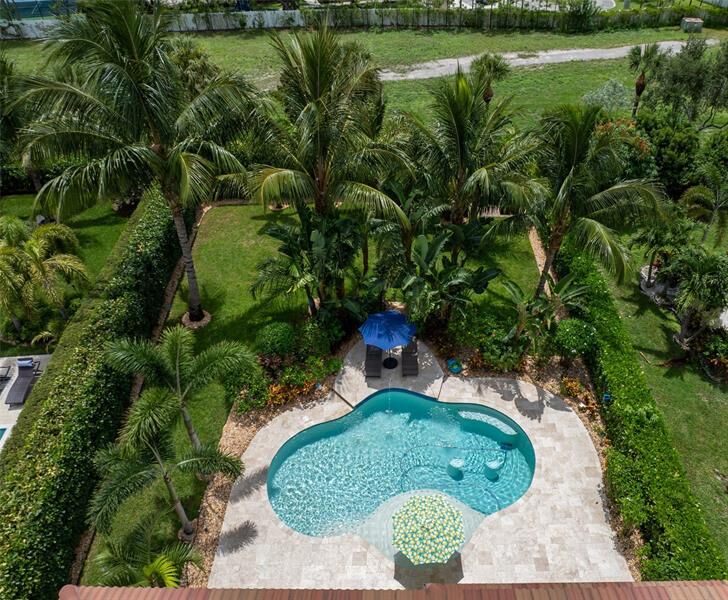 Property Photo:  7098 Prudencia Dr  FL 33463 