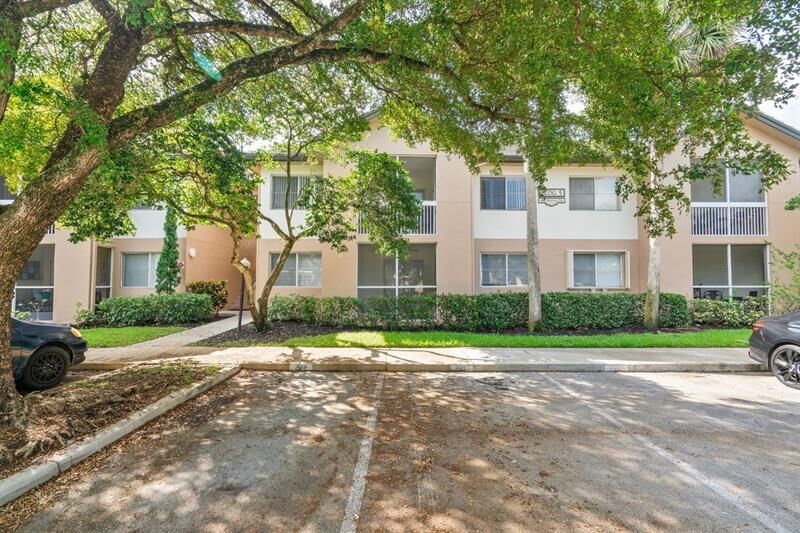 Property Photo:  9899 Westview Dr 516  FL 33076 