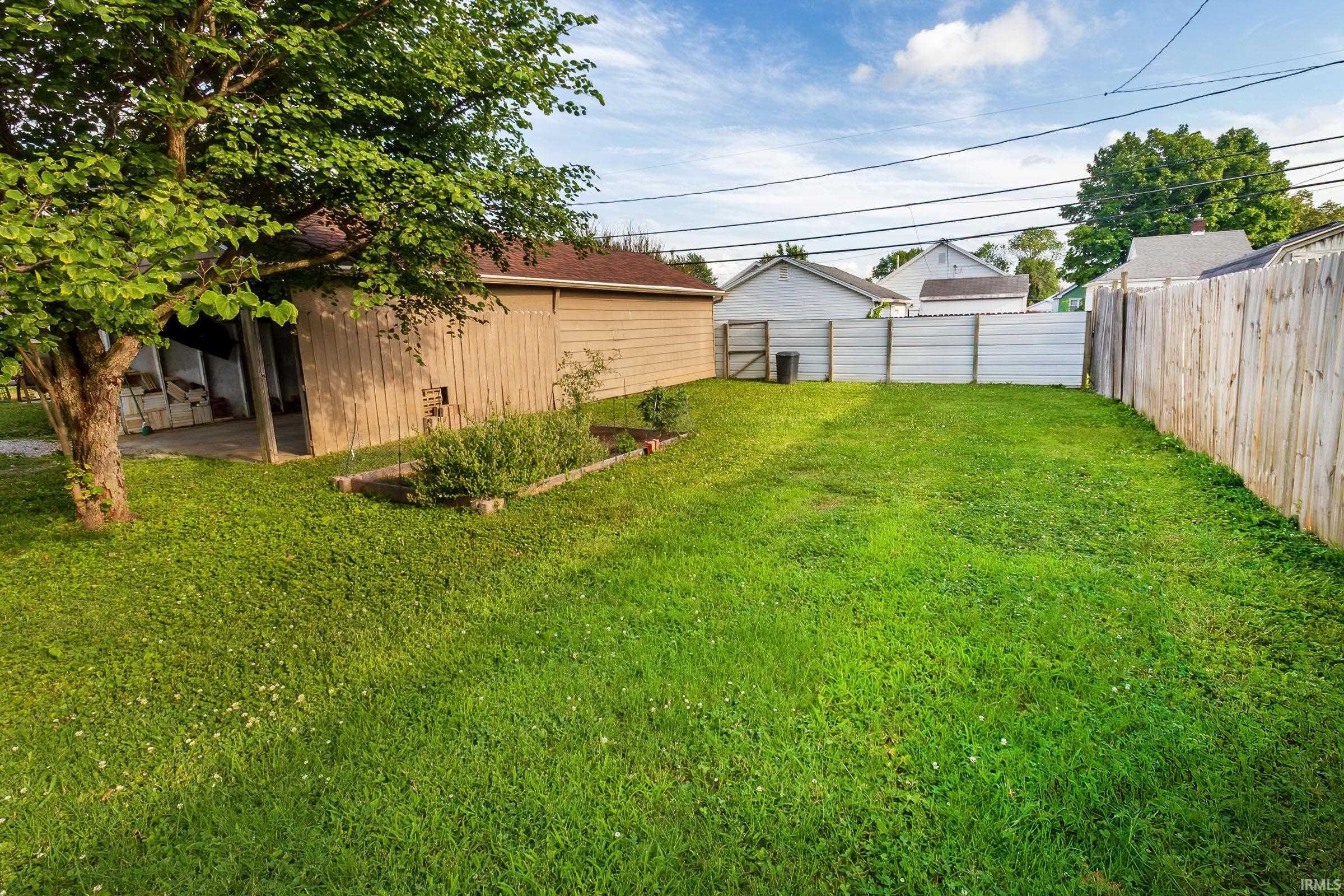 Property Photo: 820 Allens Lane IN 47710