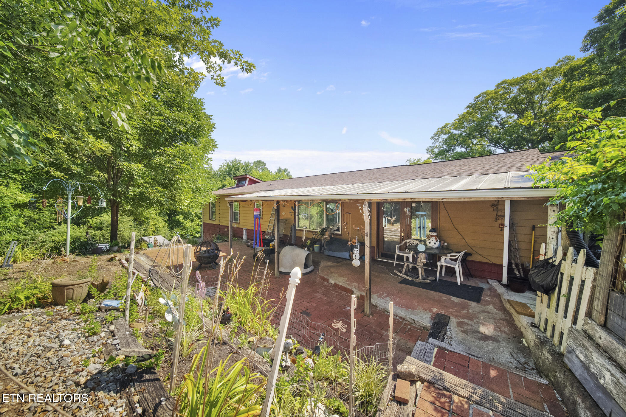 Property Photo: 4880 Shell Lane TN 37918