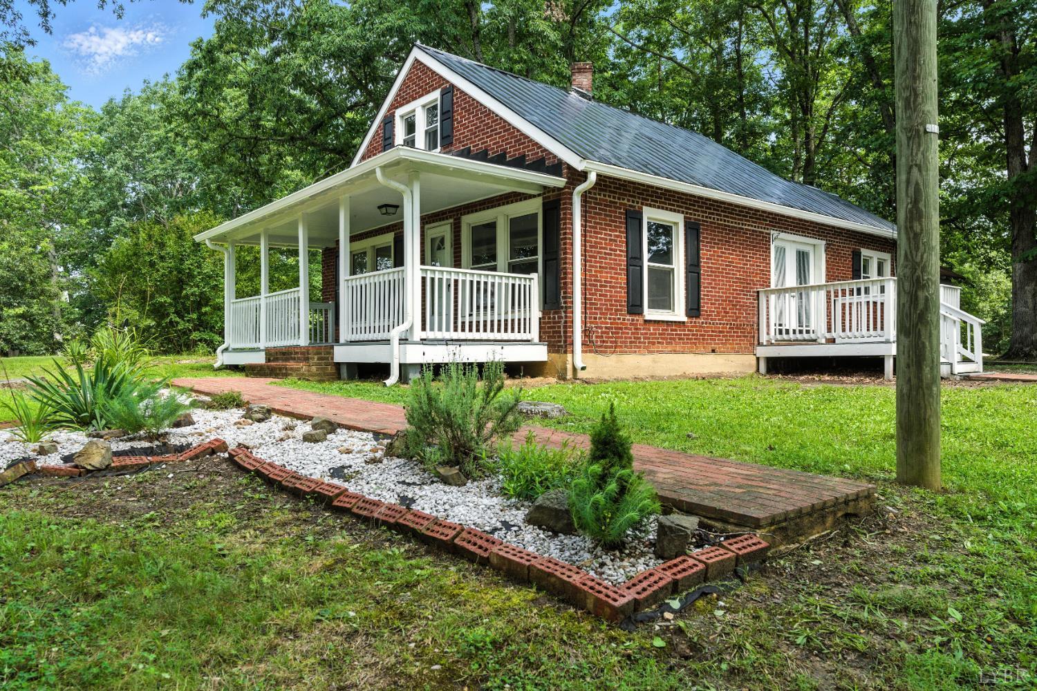 Property Photo: 17087 Richmond Highway VA 23958