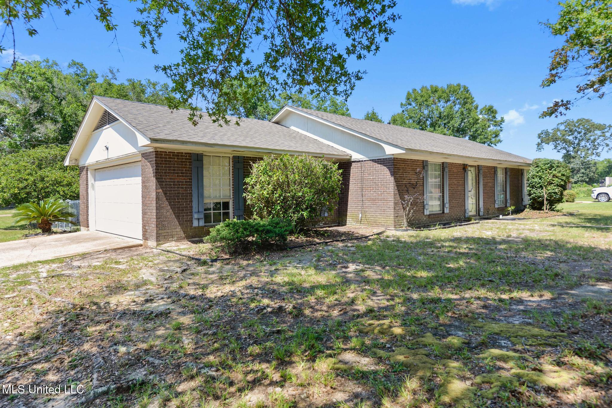 Property Photo: 2407 Collins Boulevard MS 39507