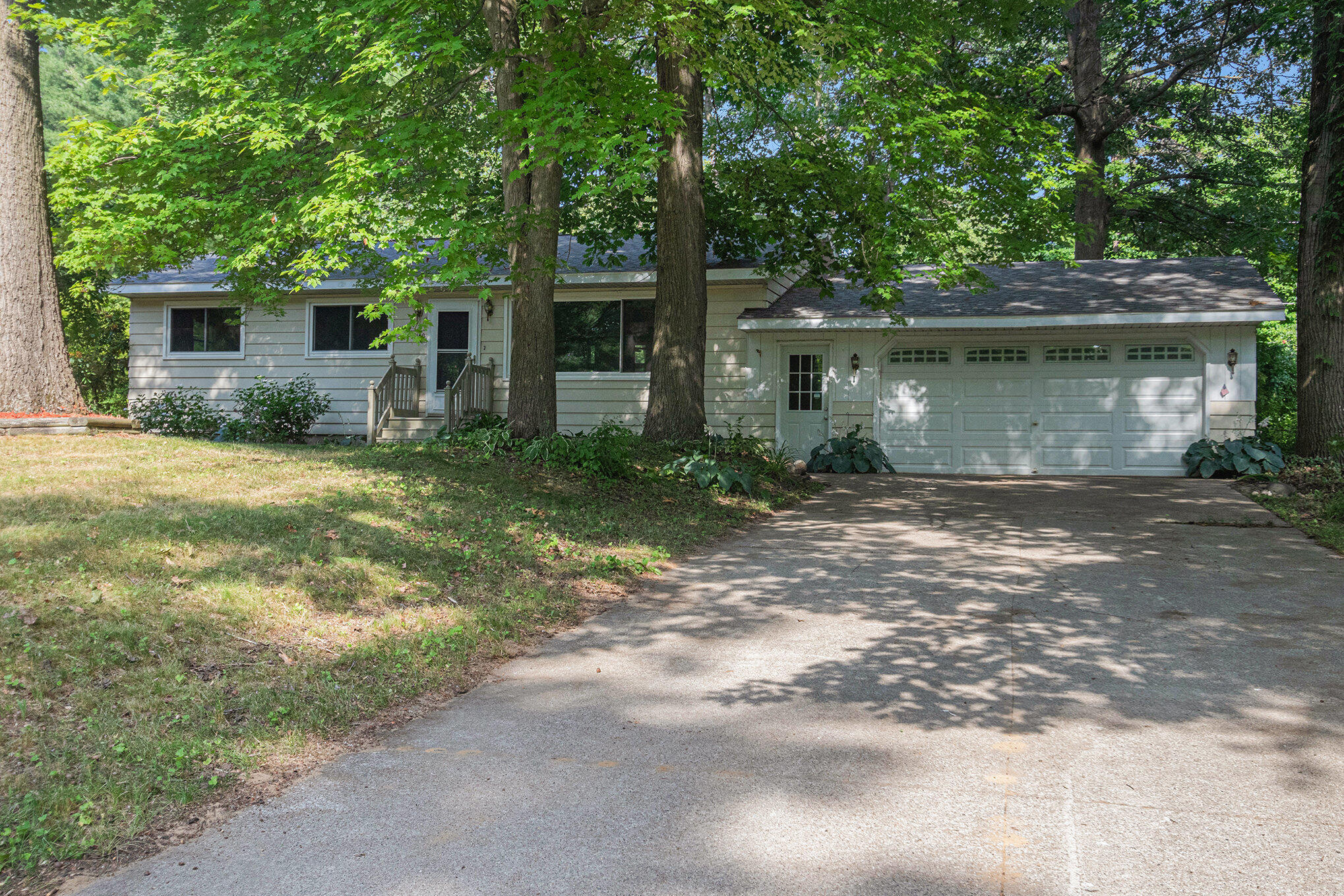 Property Photo: 19160 Glendale Circle MI 49456