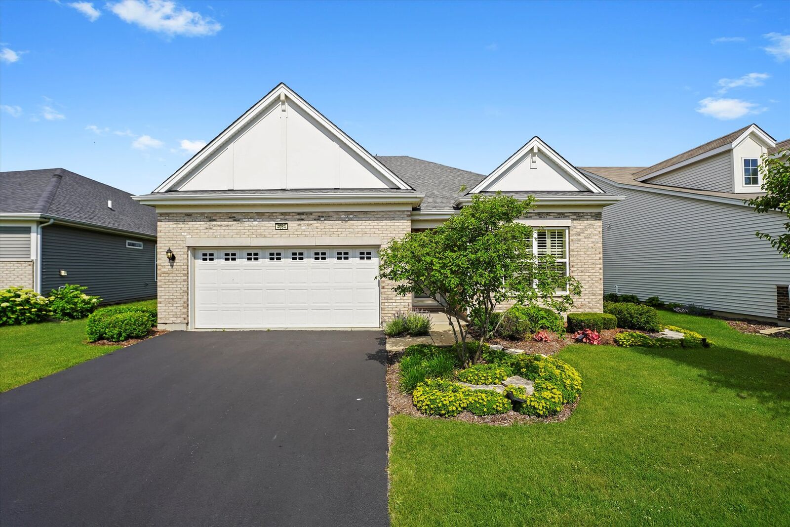 Property Photo: 4064 Chesapeake Lane IL 60564