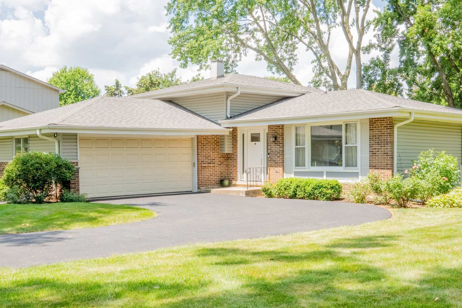 Property Photo:  24W660 Woodcrest Drive  IL 60540 