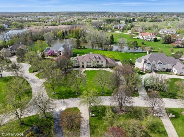 Property Photo:  16 Forest Lane  IL 60010 