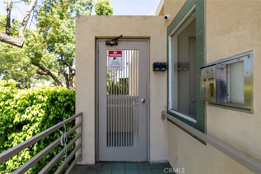 Property Photo: 400 N 6th Street 202 CA 91501