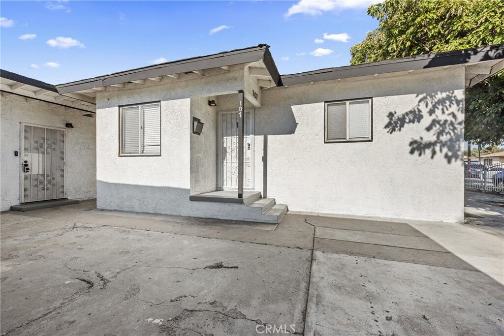 Property Photo:  107 E Johnson Street  CA 90220 
