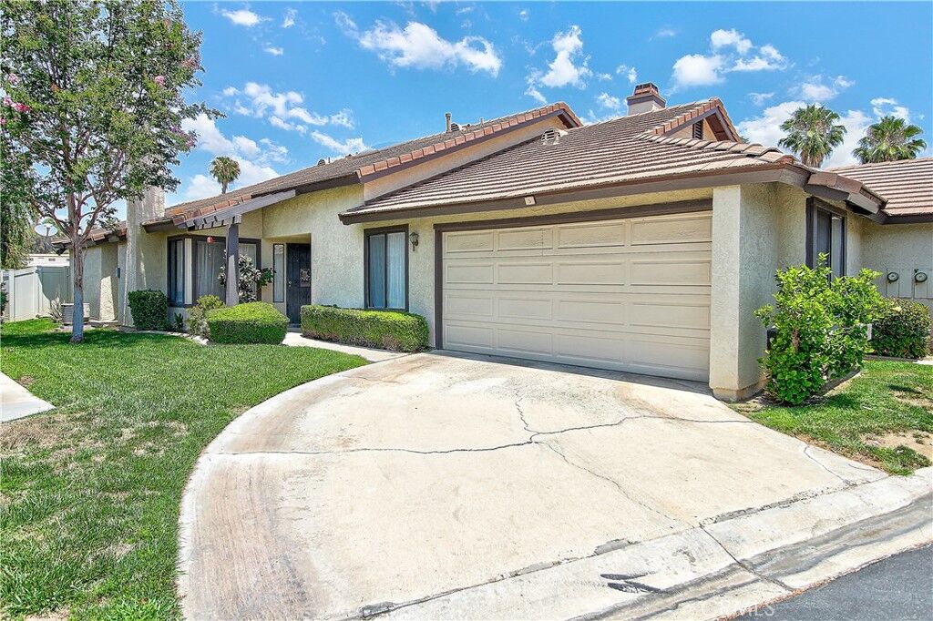 Property Photo:  5050 Canyon Crest Drive 5  CA 92507 