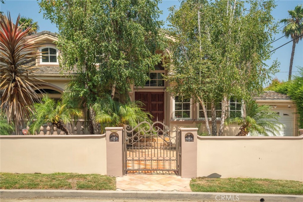 Property Photo: 4063 Benedict Canyon Drive CA 91423