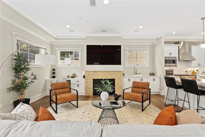 Property Photo: 716 Elvira Avenue A CA 90277