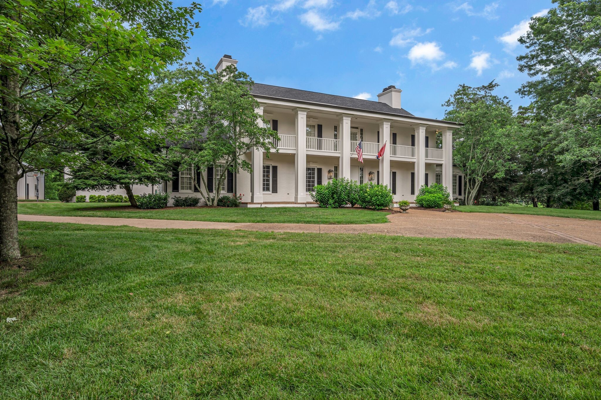 Property Photo: 2485 Old Natchez Trce TN 37069