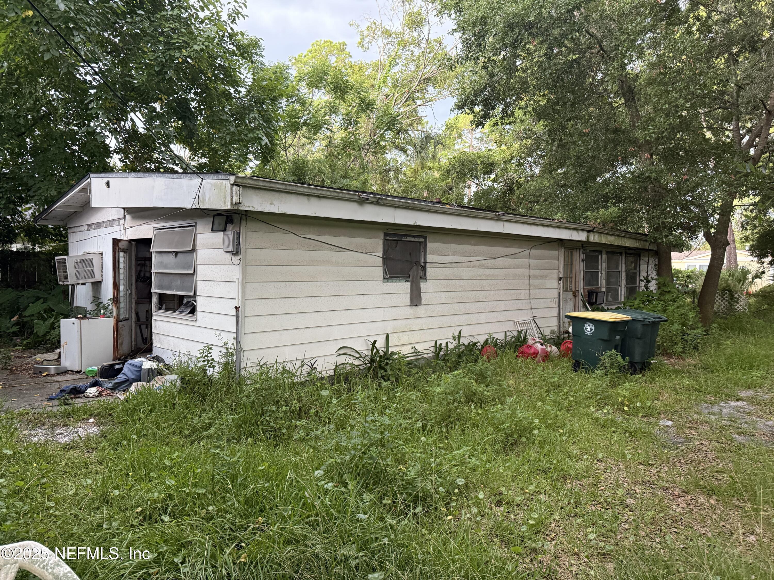 Property Photo: 2903 Bratcher Road FL 32224