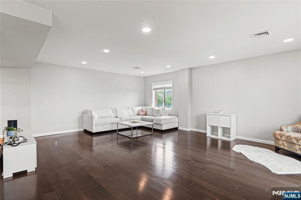 Property Photo:  633 Palisade 6B  NJ 07010 
