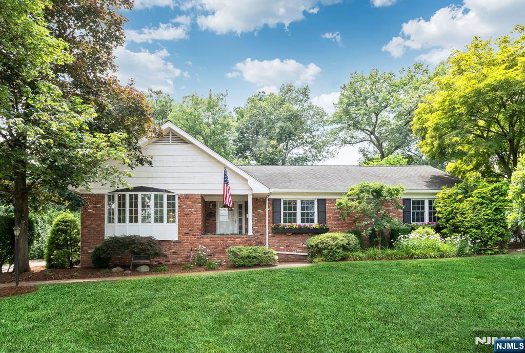 110 Ackerman Avenue  Ho-Ho-Kus NJ 07423 photo