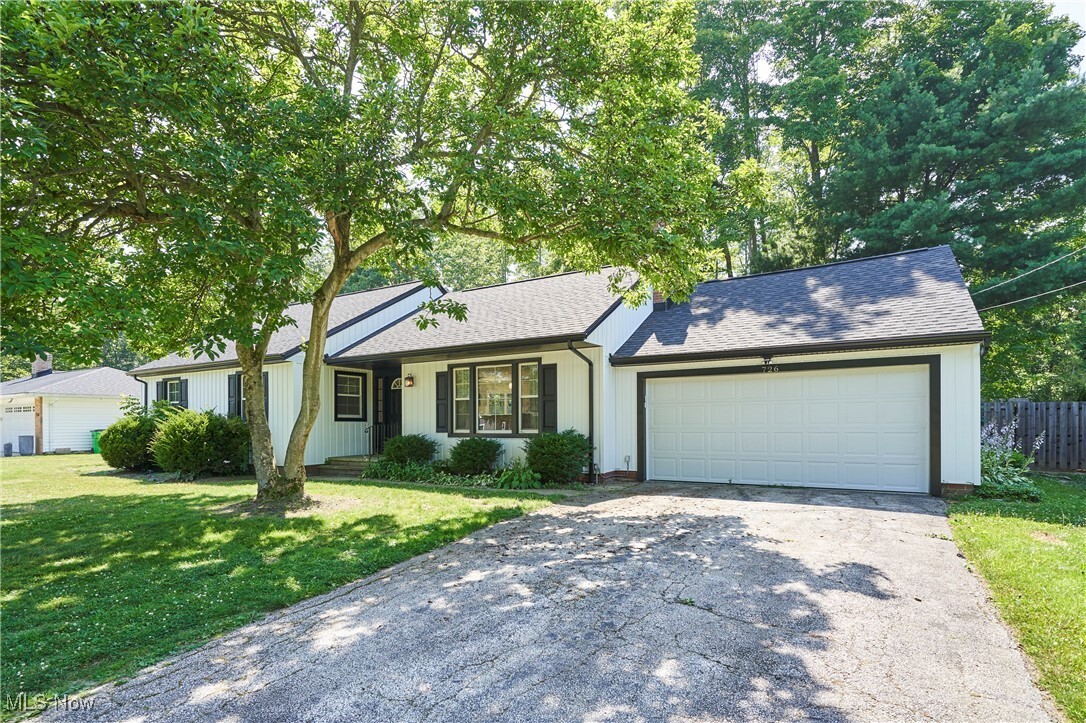 Property Photo: 726 Robley Lane OH 44040