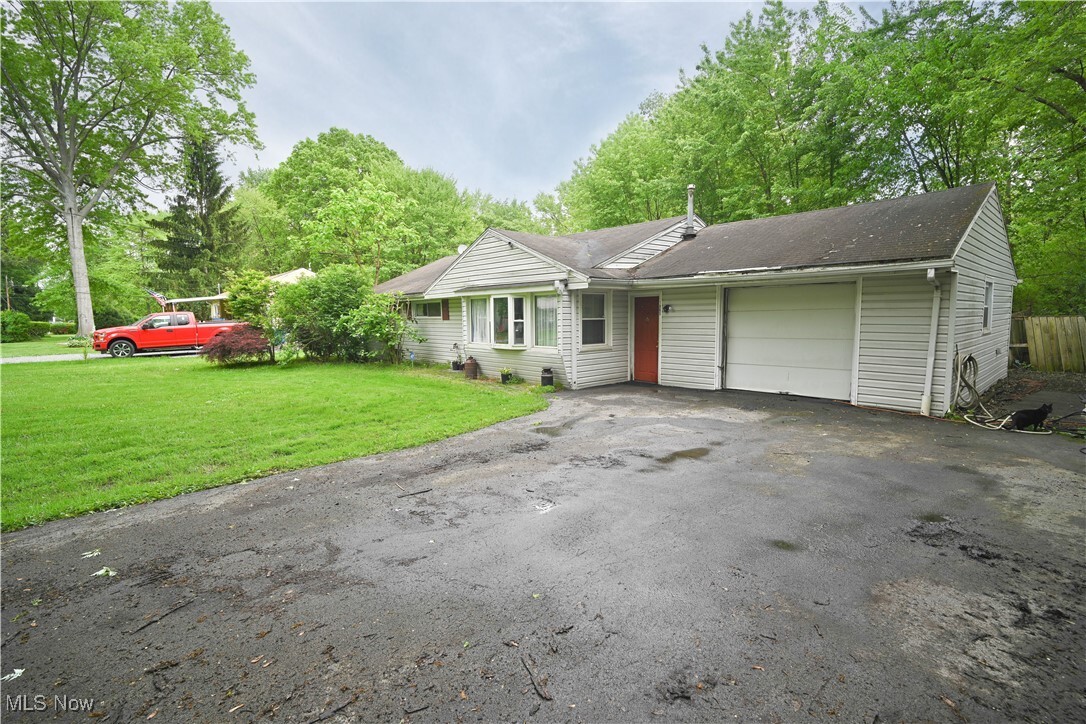Property Photo: 1865 Park Drive OH 44446